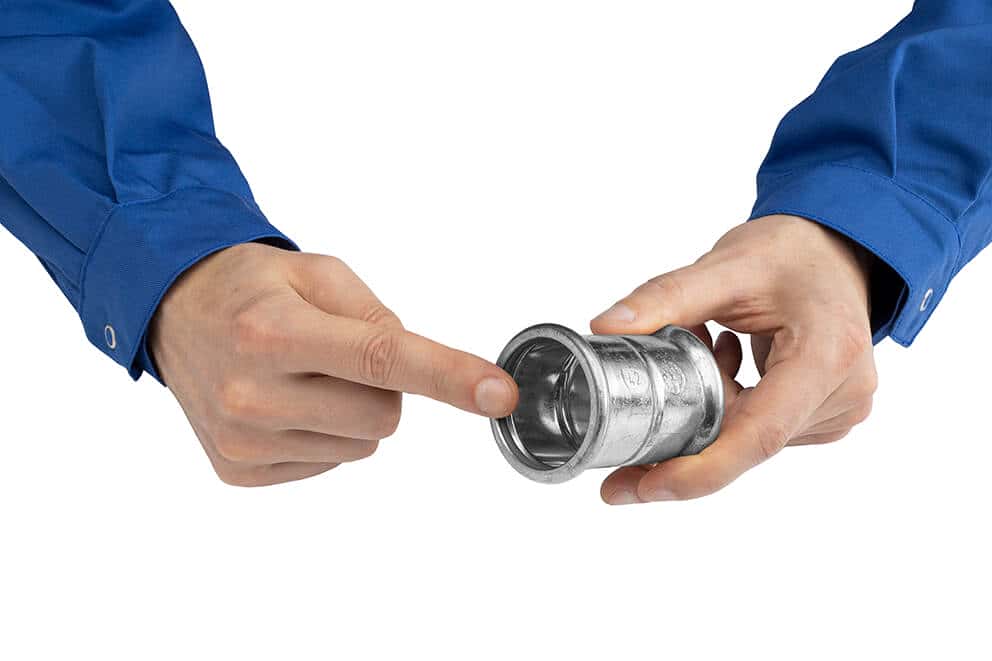 KAN-therm - Система Steel Sprinkler - Шаг 3 - Выполните проверку наличия и состояния уплотнительного кольца в фитинге
